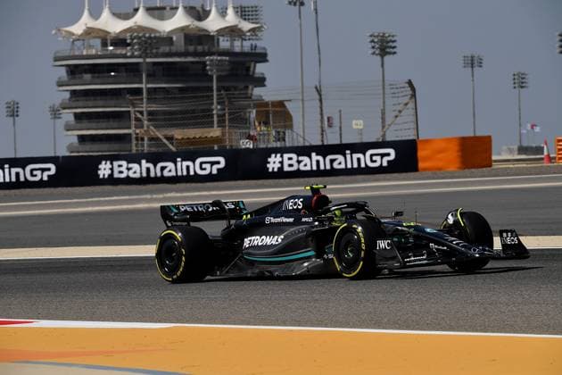 24.02.2023, Bahrain International Circuit, Sakhir, Formel 1 Testfahrten in Bahrain 2023 , im Bild Lewis Hamilton (GBR), Mercedes-AMG Petronas Formula One Team Sakhir Bahrain International Circuit Bahrain