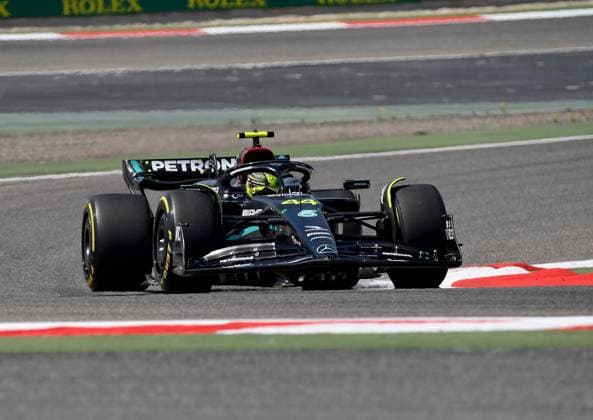 24.02.2023, Bahrain International Circuit, Sakhir, Formel 1 Testfahrten in Bahrain 2023 , im Bild Lewis Hamilton (GBR), Mercedes-AMG Petronas Formula One Team Sakhir Bahrain International Circuit Bahrain