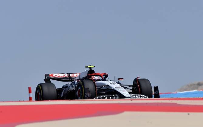 24.02.2023, Bahrain International Circuit, Sakhir, Formel 1 Testfahrten in Bahrain 2023 , im Bild Yuki Tsunoda (JPN), Scuderia AlphaTauri Sakhir Bahrain International Circuit Bahrain