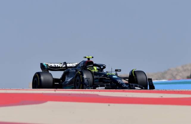 24.02.2023, Bahrain International Circuit, Sakhir, Formel 1 Testfahrten in Bahrain 2023 , im Bild Lewis Hamilton (GBR), Mercedes-AMG Petronas Formula One Team Sakhir Bahrain International Circuit Bahrain