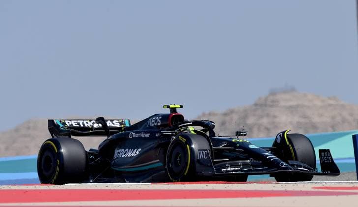 24.02.2023, Bahrain International Circuit, Sakhir, Formel 1 Testfahrten in Bahrain 2023 , im Bild Lewis Hamilton (GBR), Mercedes-AMG Petronas Formula One Team Sakhir Bahrain International Circuit Bahrain