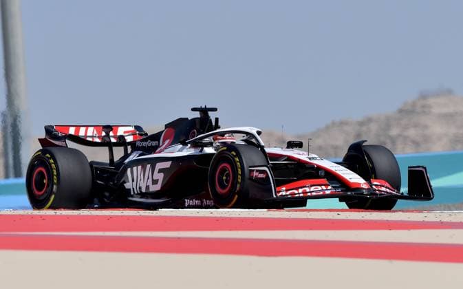 24.02.2023, Bahrain International Circuit, Sakhir, Formel 1 Testfahrten in Bahrain 2023 , im Bild Kevin Magnussen (DNK), Moneygram Haas F1 Team Sakhir Bahrain International Circuit Bahrain