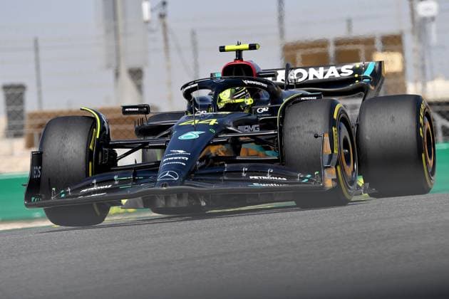 24.02.2023, Bahrain International Circuit, Sakhir, Formel 1 Testfahrten in Bahrain 2023 , im Bild Lewis Hamilton (GBR), Mercedes-AMG Petronas Formula One Team Sakhir Bahrain International Circuit Bahrain