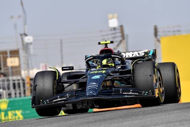 24.02.2023, Bahrain International Circuit, Sakhir, Formel 1 Testfahrten in Bahrain 2023 , im Bild Lewis Hamilton (GBR), Mercedes-AMG Petronas Formula One Team Sakhir Bahrain International Circuit Bahrain
