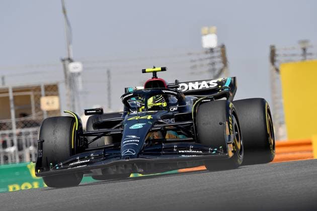 24.02.2023, Bahrain International Circuit, Sakhir, Formel 1 Testfahrten in Bahrain 2023 , im Bild Lewis Hamilton (GBR), Mercedes-AMG Petronas Formula One Team Sakhir Bahrain International Circuit Bahrain