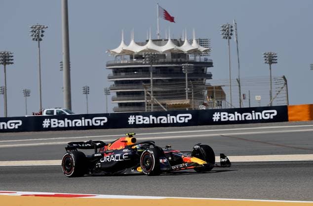 24.02.2023, Bahrain International Circuit, Sakhir, Formel 1 Testfahrten in Bahrain 2023 , im Bild Sergio Perez (MEX), Oracle Red Bull Racing Sakhir Bahrain International Circuit Bahrain