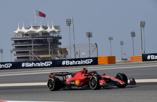 24.02.2023, Bahrain International Circuit, Sakhir, Formel 1 Testfahrten in Bahrain 2023 , im Bild Carlos Sainz Jr. (ESP), Scuderia Ferrari Sakhir Bahrain International Circuit Bahrain