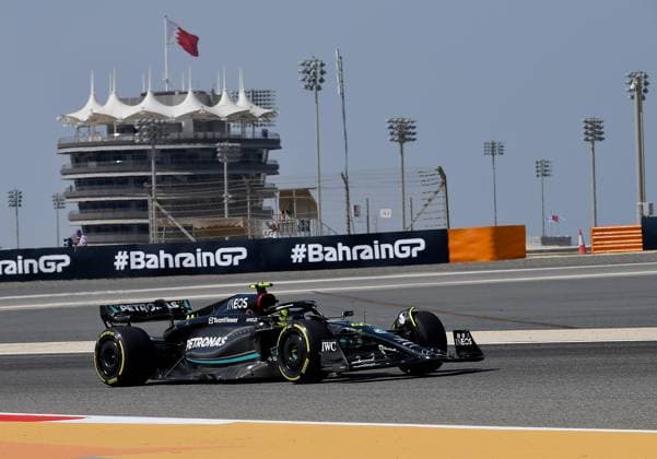 24.02.2023, Bahrain International Circuit, Sakhir, Formel 1 Testfahrten in Bahrain 2023 , im Bild Lewis Hamilton (GBR), Mercedes-AMG Petronas Formula One Team Sakhir Bahrain International Circuit Bahrain
