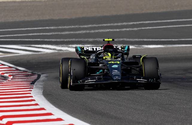 24.02.2023, Bahrain International Circuit, Sakhir, Formel 1 Testfahrten in Bahrain 2023 , im Bild Lewis Hamilton (GBR), Mercedes-AMG Petronas Formula One Team Sakhir Bahrain International Circuit Bahrain