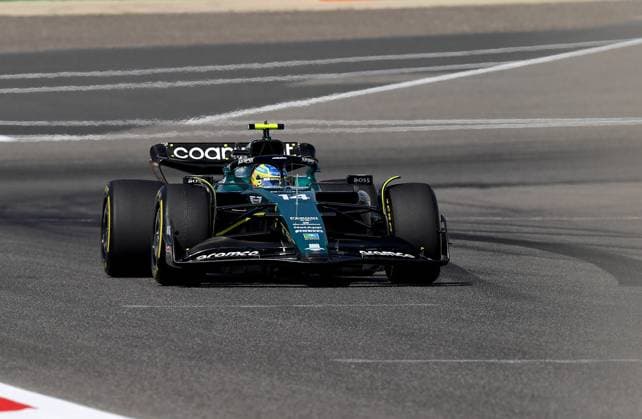 24.02.2023, Bahrain International Circuit, Sakhir, Formel 1 Testfahrten in Bahrain 2023 , im Bild Fernando Alonso (ESP), Aston Martin Aramco Cognizant Formula One Team Sakhir Bahrain International Circuit Bahrain