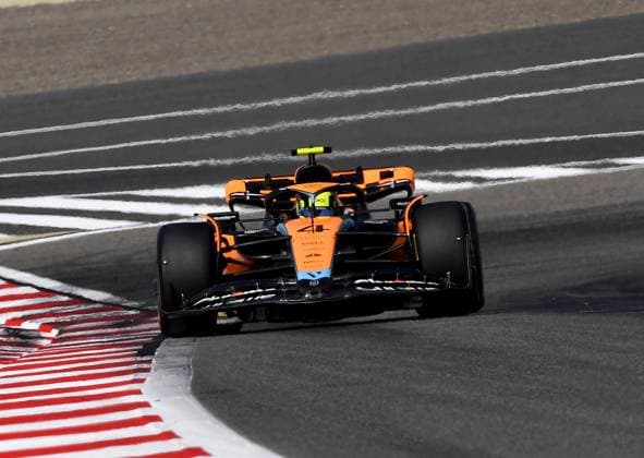24.02.2023, Bahrain International Circuit, Sakhir, Formel 1 Testfahrten in Bahrain 2023 , im Bild Lando Norris (GBR), McLaren F1 Team Sakhir Bahrain International Circuit Bahrain