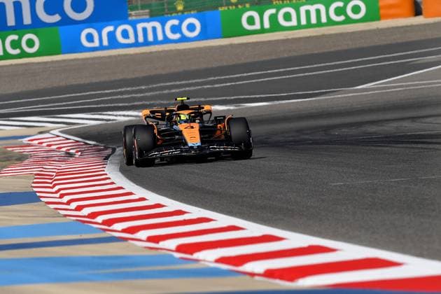 24.02.2023, Bahrain International Circuit, Sakhir, Formel 1 Testfahrten in Bahrain 2023 , im Bild Lando Norris (GBR), McLaren F1 Team Sakhir Bahrain International Circuit Bahrain