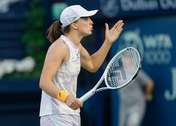 Iga Swiatek Tennis - Dubai Tennis Championships 2023 - WTA, Tennis Damen - Dubai Duty Free Tennis Stadium - Dubai - - United Arab Emirates - 24 February 2023. Copyright: xJuergenxHasenkopfx