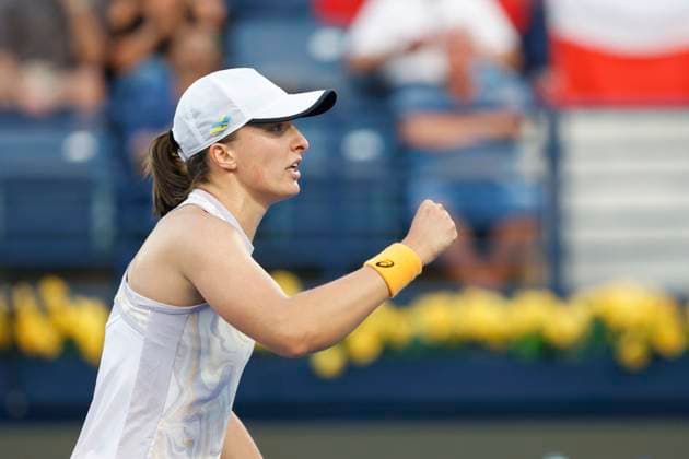 Iga Swiatek macht die Faust und jubelt, Jubel, Freude, Emotion Tennis - Dubai Tennis Championships 2023 - WTA, Tennis Damen - Dubai Duty Free Tennis Stadium - Dubai - - United Arab Emirates - 24 February 2023. Copyright: xJuergenxHasenkopfx