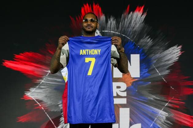Sport Themen der Woche KW08 (230224) -- QUEZON CITY, Feb. 24, 2023 -- National Basketball Association NBA, Basketball Herren, USA player Carmelo Anthony shows the honorary jersey from the Philippine national basketball team during the FIBA Basketball World Cup 2023 Global Ambassador event at the Araneta Coliseum in Quezon City, the Philippines, Feb. 24, 2023. Carmelo Anthony of the United States is introduced as FIBA Basketball World Cup 2023 Global Ambassador, along with former NBA players Luis Scola of Argentina and Pau Gasol of Spain. The FIBA World Cup 2023 will tip off on August 25 in the Philippines, Japan and Indonesia. ) (SP)PHILIPPINES-QUEZON CITY-BASKETBALL-FIBA WORLD CUP 2023-GLOBAL AMBASSADOR ROUELLExUMALI 
