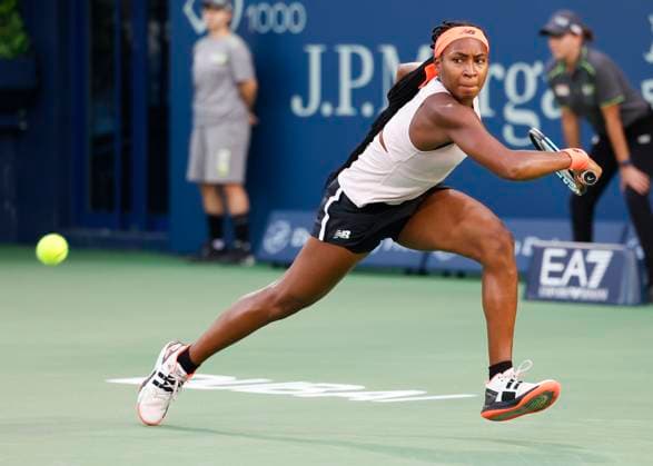 Coco Gauff Tennis - Dubai Tennis Championships 2023 - WTA, Tennis Damen - Dubai Duty Free Tennis Stadium - Dubai - - United Arab Emirates - 24 February 2023. Copyright: xJuergenxHasenkopfx