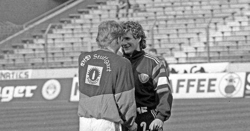 29.02.92 VfB Stuttgart - Dynamo Dresden Deutschland, Stuttgart, 29.02.1992, Fussball, Bundesliga, VfB Stuttgart - Dynamo Dresden (1:1): v.l. Matthias Sammer (VfB Stuttgart), Torsten Gütschow (Dynamo Dresden). *** 29 02 92 VfB Stuttgart Dynamo Dresden Germany, Stuttgart, 29 02 1992, Football, Bundesliga, VfB Stuttgart Dynamo Dresden 1 1 v l Matthias Sammer VfB Stuttgart , Torsten Gütschow Dynamo Dresden