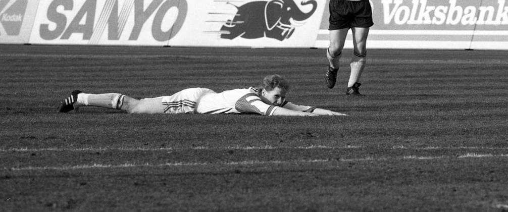 29.02.92 VfB Stuttgart - Dynamo Dresden Deutschland, Stuttgart, 29.02.1992, Fussball, Bundesliga, VfB Stuttgart - Dynamo Dresden (1:1): Matthias Sammer (VfB Stuttgart). *** 29 02 92 VfB Stuttgart Dynamo Dresden Germany, Stuttgart, 29 02 1992, Football, Bundesliga, VfB Stuttgart Dynamo Dresden 1 1 Matthias Sammer VfB Stuttgart