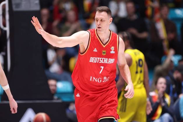 Deutschland - Schweden, WM-Qualifikation Johannes Voigtmann (Deutschland, 7). Basketball-WM-Qualifikationsspiel zwischen Deutschland und Schweden am 24. Februar 2023 in der Süwag Energie ARENA in Frankfurt am Main., Frankfurt am Main Hessen Deutschland Süwag Energie ARENA