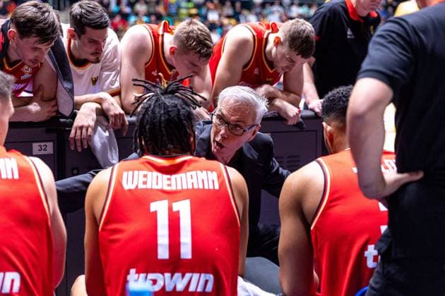 Gordon Herbert (Deutschland, Trainer), Auszeit, Team, Mannschaft, Deutschland vs. Schweden, Basketball, WM Qualifikation 2023, Gruppe J, 24.02.2023 Deutschland vs. Schweden, Basketball, WM Qualifikation 2023, Gruppe J, 24.02.2023 Frankfurt Main Copyright: xEibner-Pressefoto G.xSantemizx EP_EER