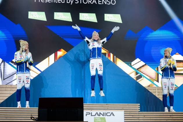 Ski Nordisch, WM in Planica, Siegerehrung Sprint der Frauen 230224 Silver medalist Emma Ribom, gold medalist Jonna Sundling and bronze medalist Maja Dahlqvist at the Medal ceremony for the women?s cross-country skiing sprint of the FIS Nordic Ski World Championships on February 24, 2023 in Kranjska Gora. Photo: Petter Arvidson BILDBYRAN kod PA PA0519 skidor cross-country skiing langrenn skid-vm 2023 fis nordic ski world championships bbeng fis nordic world ski championships vm ski-vm medaljceremoni medal ceremony Copyright: PETTERxARVIDSON BB230224PA176