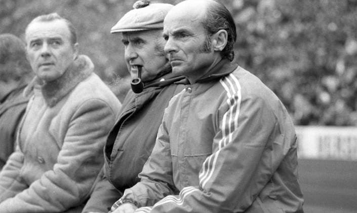 15.02.75 FC Bayern München - VfB Stuttgart Deutschland, München, 15.02.1975, Fussball, Bundesliga, FC Bayern München - VfB Stuttgart (1:1): v.l. Robert Schwan (Manager FC Bayern München), Dettmar Cramer (Trainer FC Bayern München). *** 15 02 75 FC Bayern München VfB Stuttgart Germany, Munich, 15 02 1975, Football, Bundesliga, FC Bayern München VfB Stuttgart 1 1 v l Robert Schwan Manager FC Bayern München , Dettmar Cramer Coach FC Bayern München