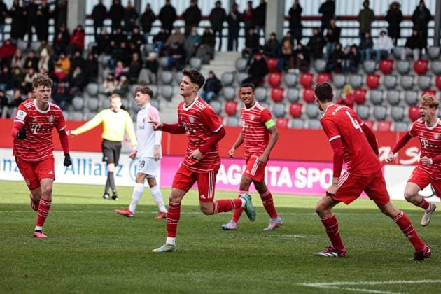 A-Junioren Bundesliga Sued Suedwest FC Bayern Muenchen U19 - FC Augsburg U19 25.02.2023 Jubel der Bayern nach dem Treffer zu 2-0 durch Luka KLANAC (FCB 9)