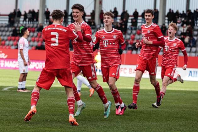 A-Junioren Bundesliga Sued Suedwest FC Bayern Muenchen U19 - FC Augsburg U19 25.02.2023 Jubel der Bayern nach dem Treffer zu 2-0 durch Luka KLANAC (FCB 9)