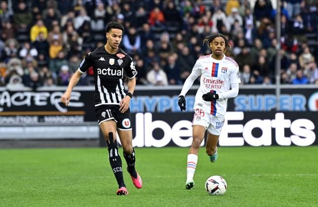 Salama Amine ( 11 - Angers ) - Bradley BARCOLA ( 26 - Lyon ) - FOOTBALL : Angers vs Lyon - Ligue 1 - 25 02 2023 FedericoPestellini Panoramic 