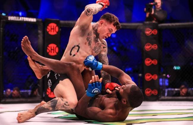 Bilder des Jahres 2023, Sport 02 Februar Sport Themen der Woche KW08 Sport Bilder des Tages Bellator 291, 3Arena, Dublin 25 2 2023 Steven Hill with JoÃ«l Kouadja Steven Hill with JoÃ«l Kouadja 25 2 2023  Copyright: x INPHO EvanxTreacyx E0005049