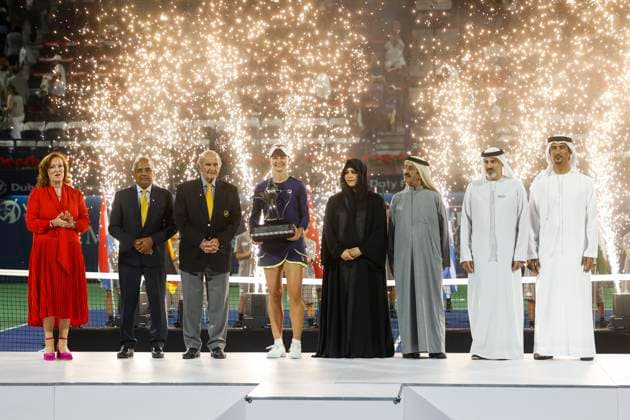 Barbora Krejcikova mit dem Pokal, Trophäe Jubel, Freude, Emotion, Finale, Endspiel - Dubai Tennis Championships 2023 - WTA, Tennis Damen - Dubai Duty Free Tennis Stadium - Dubai - - United Arab Emirates - 25 February 2023. Copyright: xJuergenxHasenkopfx