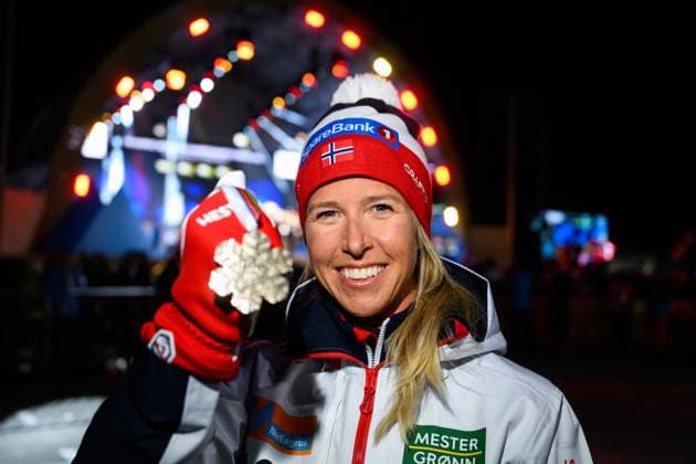 230225 Bronze medalist Astrid oyre Slind of Norway pose her bronze medal at the Medal ceremony for the women?s cross-country skiing skiathlon during the FIS Nordic Ski World Championships on February 25, 2023 in Kranjska Gora. Photo: Petter Arvidson BILDBYRAN kod PA PA0521 skidor cross-country skiing langrenn skid-vm 2023 fis nordic ski world championships bbeng fis nordic world ski championships vm ski-vm medaljceremoni medal ceremony jubel norge Copyright: PETTERxARVIDSON BB230225PA159