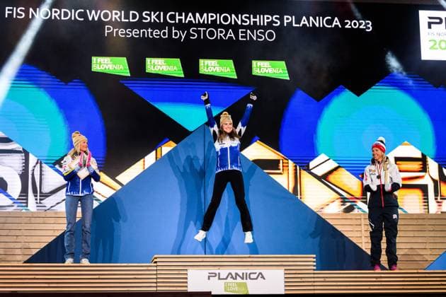 230225 Silver medalist Frida Karlsson of Sweden, Gold medalist Ebba Andersson of Sweden and bronze medalist Astrid oyre Slind of Norway celebrate at the Medal ceremony for the women?s cross-country skiing skiathlon during the FIS Nordic Ski World Championships on February 25, 2023 in Kranjska Gora. Photo: Petter Arvidson BILDBYRAN kod PA PA0521 skidor cross-country skiing langrenn skid-vm 2023 fis nordic ski world championships bbeng fis nordic world ski championships vm ski-vm medaljceremoni medal ceremony jubel Copyright: PETTERxARVIDSON BB230225PA170