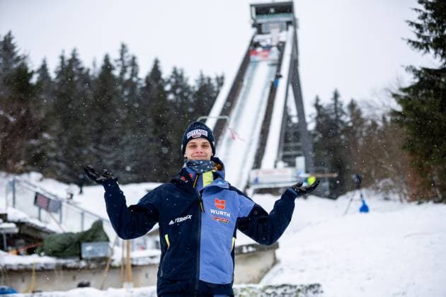26.02.2023, GER,Skispringen, Saison 2022 2023, FIS CONTINENTAL CUP MEN zeigt Impressionen der Sporlter beim warm machen, danach die Absage des Wettkapmftages, Justin Lisso Brotterode Werner Lesser Skiarena Thüringen Deutschland *** 26 02 2023, GER,Ski jumping, season 2022 2023, FIS CONTINENTAL CUP MEN shows impressions of the sporlters warming up, then the cancellation of the competition day, Justin Lisso Brotterode Werner Lesser Skiarena Thüringen Germany
