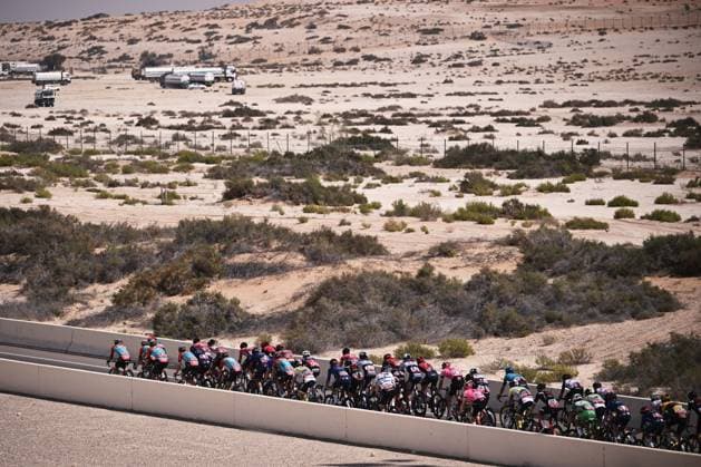 Sport Themen der Woche KW08 Sport Bilder des Tages Foto Marco Alpozzi LaPresse 26 Febbraio 2023 - Abu Dhabi, UAE - ciclismo - UAE Tour - INTERNATIONAL HOLDING COMPANY STAGE - Settima Tappa da Hazza Bin Zayed Stadium a Jebel Hafeet - 153 KM Nella foto: un momento della gara February 26, 2023 Abu Dhabi, UAE - sport, cycling - UAE Tour - INTERNATIONAL HOLDING COMPANY STAGE - 7th Stage from Hazza Bin Zayed Stadium to Jebel Hafeet 95 Miles - In the pic: a moment of the race  Copyright: xMarcoxAlpozzi LaPressex