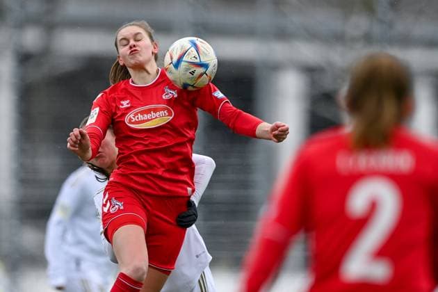 Daria Collas (Köln, 9) am Ball, 26.02.2023, München (Deutschland), Fussball,2. Frauen-Bundesliga, FC Bayern München II - 1. FC Köln II, DFB DFL REGULATIONS PROHIBIT ANY USE OF PHOTOGRAPHS AS IMAGE SEQUENCES AND OR QUASI-VIDEO.