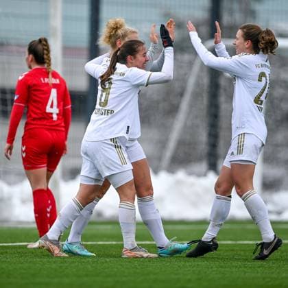 v.li.: Amelie Schuster (FCB, 8) Fiona Gaißer (FCB, 22) Stefanie Reischmann (FCB, 24) mit Torjubel, Jubel, Torjubel, Torerfolg, celebrate the goal, goal, celebration, Jubel ueber das Tor zum 2:0 durch Fiona Gaißer (FCB, 22), optimistisch, Action, Aktion, Nina Pelzer (Köln, 4) enttäuscht schauend, Enttäuschung, Frustration, disappointed, pessimistisch, 26.02.2023, München (Deutschland), Fussball,2. Frauen-Bundesliga, FC Bayern München II - 1. FC Köln II, DFB DFL REGULATIONS PROHIBIT ANY USE OF PHOTOGRAPHS AS IMAGE SEQUENCES AND OR QUASI-VIDEO.