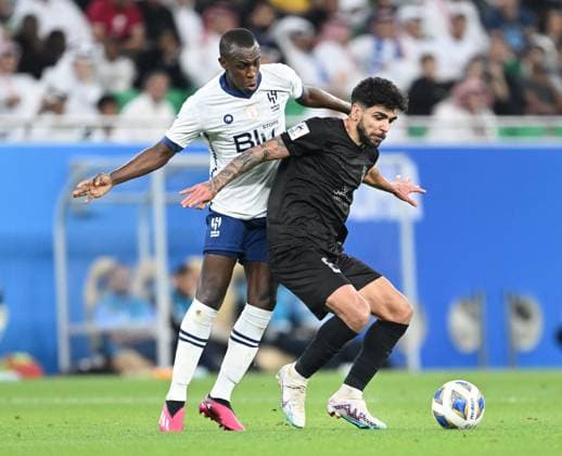 Fußball, AFC Champions League, Al Duhal SC - Al-Hilal Riad Al Hilal v Al Duhail - AFC Champions League Semi-final Luiz Junior (R) of Al Duhail and Saud Abdulhamid (L) of Al Hilal battle for the ball during the AFC Champions League semi-final between Al Hilal and Al Duhail at Al Thumama Stadium in Doha, Qatar on 26 February 2023. Doha Qatar  Copyright: xSimonxHolmesx originalFilename:holmes-notitle230226_np1CQ.jpg