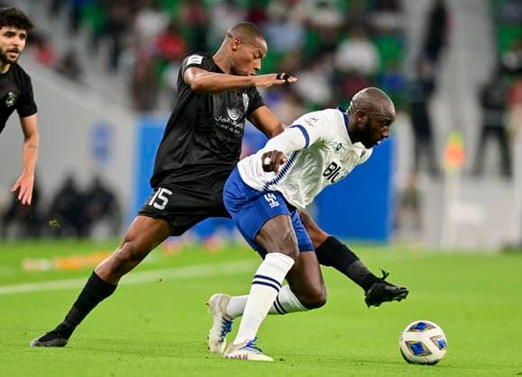 Fußball, AFC Champions League, Al Duhal SC - Al-Hilal Riad Al Hilal Saudi FC v Al Duhal SC - AFC Champions League 2022 Moussa Marega (R) of Saudi Arabias Al Hilal Saudi FC and Mohammed Khalid Al-Naimi (L) of Qatars Al Duhal SC battle for the ball during the AFC Champions League 2022 semi-finals match between Al Hilal Saudi FC and Al Duhal SC at Al Thumama Stadium in Doha, Qatar on 26 February 2023. Al Hilal Saudi FC won 7-0 DOHA Qatar  Copyright: xNoushadxThekkayilx originalFilename:varittyakkal-afcchamp230226_np72P.jpg