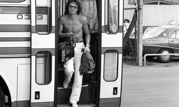 20.06.79 VfB Stuttgart Ankunft Korsika Deutschland, Stuttgart, 20.06.1979, Fussball, Bundesliga, VfB Stuttgart, Ankunft aus Korsika: Bernd Martin. *** 20 06 79 VfB Stuttgart arrival Corsica Germany, Stuttgart, 20 06 1979, football, Bundesliga, VfB Stuttgart, arrival from Corsica Bernd Martin