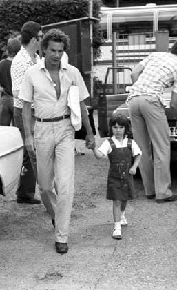 20.06.79 VfB Stuttgart Ankunft Korsika Deutschland, Stuttgart, 20.06.1979, Fussball, Bundesliga, VfB Stuttgart, Ankunft aus Korsika: Hermann Ohlicher. *** 20 06 79 VfB Stuttgart arrival Corsica Germany, Stuttgart, 20 06 1979, football, Bundesliga, VfB Stuttgart, arrival from Corsica Hermann Ohlicher