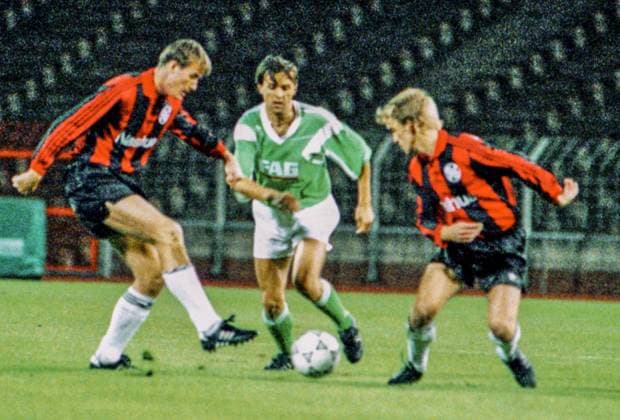 RECORD DATE NOT STATED Aus 2. BL. Saison 1990 91 Hannover 96 - 1. FC Schweinfurt 05 1:1 am 21.09.1990. Im Foto: Han96 Spieler sind: li. Michael Schönberg und re. Mathias Kuhlmey *** From 2 BL season 1990 91 Hannover 96 1 FC Schweinfurt 05 1 1 on 21 09 1990 In the photo Han96 players are left Michael Schönberg and right Mathias Kuhlmey