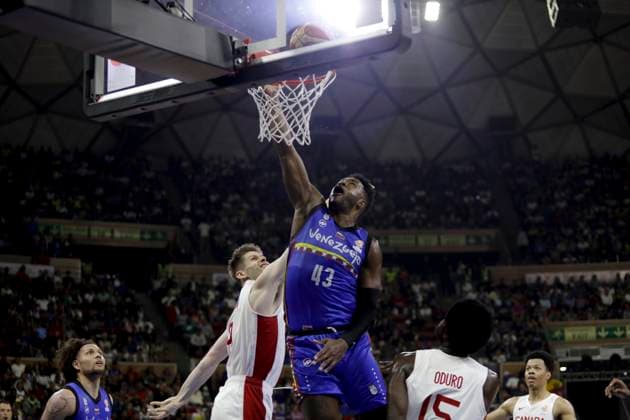 February 26, 2023, Caracas, Caracas Venezuela, Venezuela: CARACAS, VENEZUELA - FEBRUARY 26: Nestor Colmenares of Venezuela shoots to score against Canada during the Americas qualifiers for the FIBA ‹â€¹Basketball World Cup 2023 basketball game, at Poliedro de Caracas, in Caracas, Venezuela, on February 26, 2023. Caracas Venezuela - ZUMAp175 20230226_zsa_p175_030 Copyright: xPedroxRancesxMatteyx