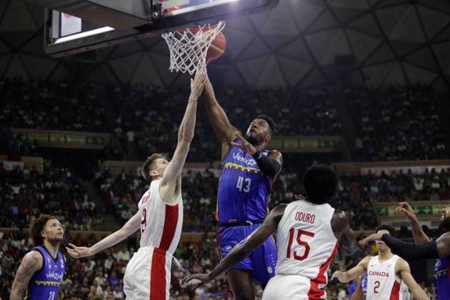 February 26, 2023, Caracas, Caracas Venezuela, Venezuela: CARACAS, VENEZUELA - FEBRUARY 26: Nestor Colmenares of Venezuela shoots to score against Canada during the Americas qualifiers for the FIBA ‹â€¹Basketball World Cup 2023 basketball game, at Poliedro de Caracas, in Caracas, Venezuela, on February 26, 2023. Caracas Venezuela - ZUMAp175 20230226_zsa_p175_031 Copyright: xPedroxRancesxMatteyx