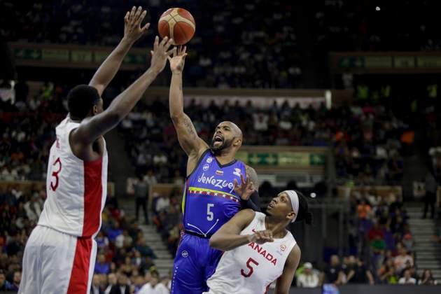 February 26, 2023, Caracas, Caracas Venezuela, Venezuela: CARACAS, VENEZUELA - FEBRUARY 26: Gregory Vargas of Venezuela shoots to score against Canada during the Americas qualifiers for the FIBA ‹â€¹Basketball World Cup 2023 basketball game, at Poliedro de Caracas, in Caracas, Venezuela, on February 26, 2023. Caracas Venezuela - ZUMAp175 20230226_zsa_p175_046 Copyright: xPedroxRancesxMatteyx