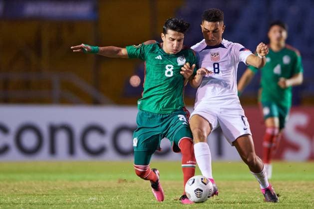 RECORD DATE NOT STATED Concacaf U-17 Championship 2023 Mexico vs United States Final (L-R), Jose Urias of Mexico and Pedro Soma of USA during the game Mexico (Mexican national team, Nationalteam vs United States (USA) corresponding to the great final of the Concacaf Under-17 Mens Championship Guatemala 2023, at Doroteo Guamuch Flores Stadium, on February 26, 2023. <br><br> (I-D), Jose Urias de Mexico y Pedro Soma de USA durante el partido Mexico (Seleccion Nacional Mexicana) vs Estados Unidos (EUA), correspondiente a la gran final del campeonato Masculino Sub-17 de la Concacaf Guatemala 2023, en el Estadio Doroteo Guamuch Flores, el 26 de Febrero de 2023. CIUDAD DE GUATEMALA GUATEMALA GUATEMALA  Copyright: xCristianxdexMarchenax 20230226193159_CC_U17_F_MEX_USA_URIAS39