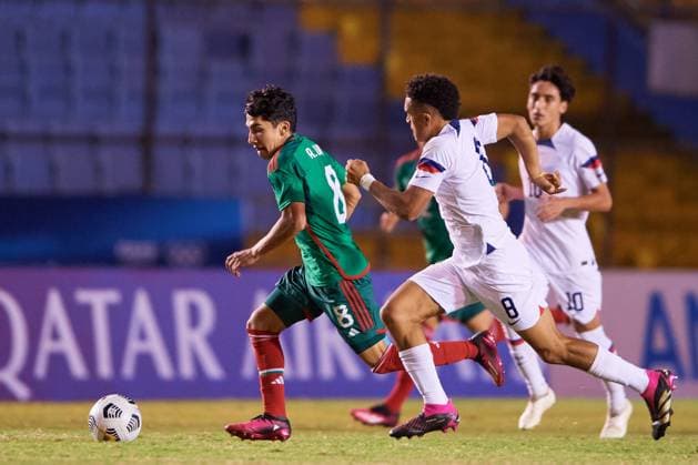 RECORD DATE NOT STATED Concacaf U-17 Championship 2023 Mexico vs United States Final (L-R), Jose Urias of Mexico and Pedro Soma of USA during the game Mexico (Mexican national team, Nationalteam vs United States (USA) corresponding to the great final of the Concacaf Under-17 Mens Championship Guatemala 2023, at Doroteo Guamuch Flores Stadium, on February 26, 2023. <br><br> (L-D), Jose Urias d Mexico y Pedro Soma de USA durante el partido Mexico (Seleccion Nacional Mexicana) vs Estados Unidos (EUA), correspondiente a la gran final del campeonato Masculino Sub-17 de la Concacaf Guatemala 2023, en el Estadio Doroteo Guamuch Flores, el 26 de Febrero de 2023. CIUDAD DE GUATEMALA GUATEMALA GUATEMALA  Copyright: xCristianxdexMarchenax 20230226213617_CC_U17_F_MEX_USA_URIAS110