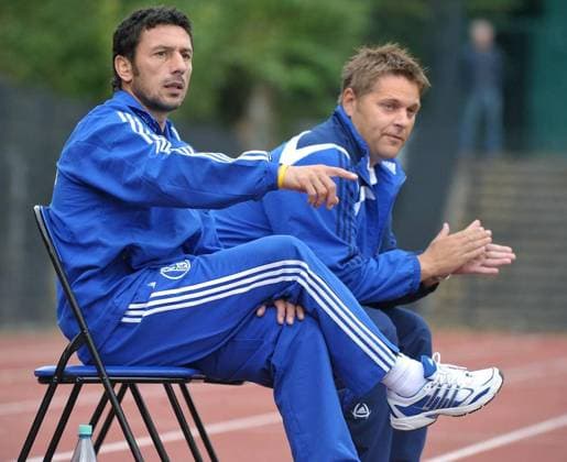 Fußball in Gelsenkirchen *** NUR FÜR REDAKTIONELLE ZWECKE *** EDITORIAL USE ONLY ***<p>Fußball Regionalliga in Gelsenkirchen FC Schalke 04 II - SF Lotte 1:1 Co-Trainer Sven Kmetsch (li.) und Trainer Oliver Ruhnert Deutschland NRW Gelsenkirchen Copyright: MartinxMöller *** Football in Gelsenkirchen *** only for editorial Purposes *** Editorial Use only *** P Football third division in Gelsenkirchen FC Schalke 04 II SF Lotte 1 1 Co team manager Sven Kmetsch left and team manager Oliver Ruhnert Germany NRW Gelsenkirchen Copyright MartinxMöller Copyright: MartinxMöller docnrwhugopicture25113554 ,EDITORIAL USE ONLY