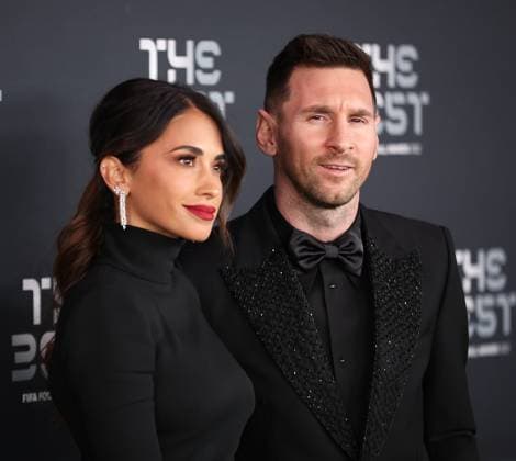 The Best FIFA Football Awards 2022 - Show Antonela Roccuzzo and Lionel Messi pose for a photo on the Green Carpet ahead of The Best FIFA Football Awards 2022 on February 27, 2023 in Paris, France. Paris France  Copyright: xRaddadxJebarahx originalFilename:jebarah-notitle230227_npIXn.jpg