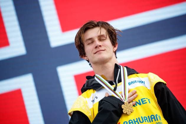 Bilder des Jahres 2023, Sport 02 Februar Sport Themen der Woche KW09 Sport Bilder des Tages FREE STYLE - FIS SX and SB World Championships Bakuriani 2023 BAKURIANI,GEORGIA,28.FEB.23 - FREESTYLE SKIING - FIS Freestyle Ski and Snowboard World Championships, slopestyle, men, final, award ceremony. Image shows Birk Ruud (NOR). Keywords: medal.  GEPAxpictures xMaticxKlansek